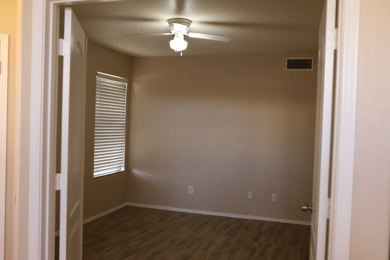 2925 S 93rd Pl - Photo 5 of 29