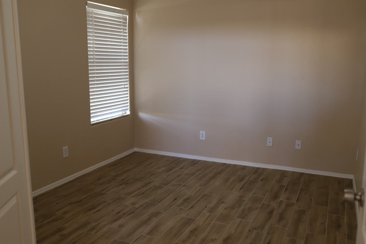 2925 S 93rd Pl - Photo 6 of 29