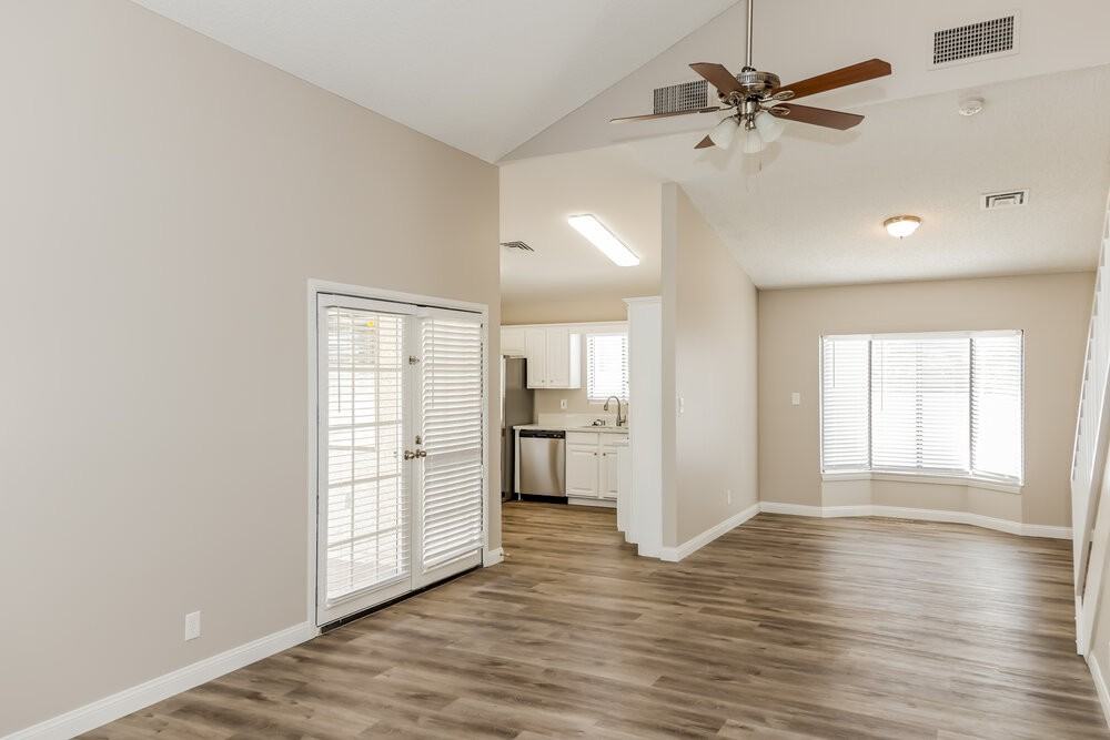 7800 Ducharme Ave - Photo 6 of 17