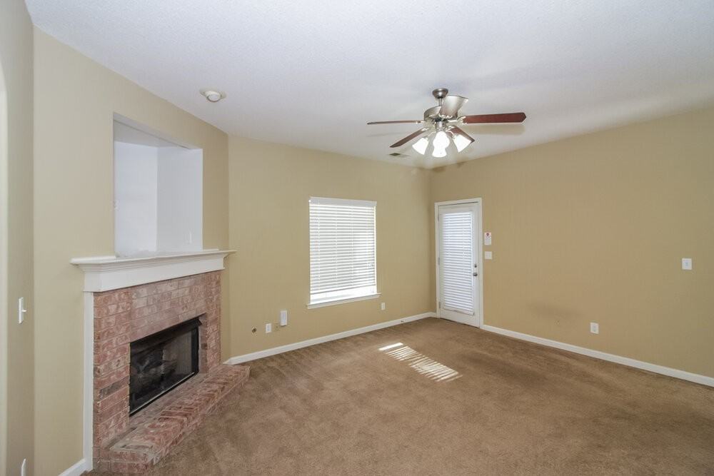 1498 Lawson Dr - Photo 4 of 17