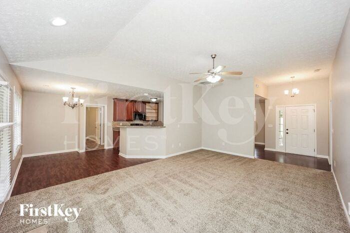 215 Whrite Pl - Photo 3 of 15