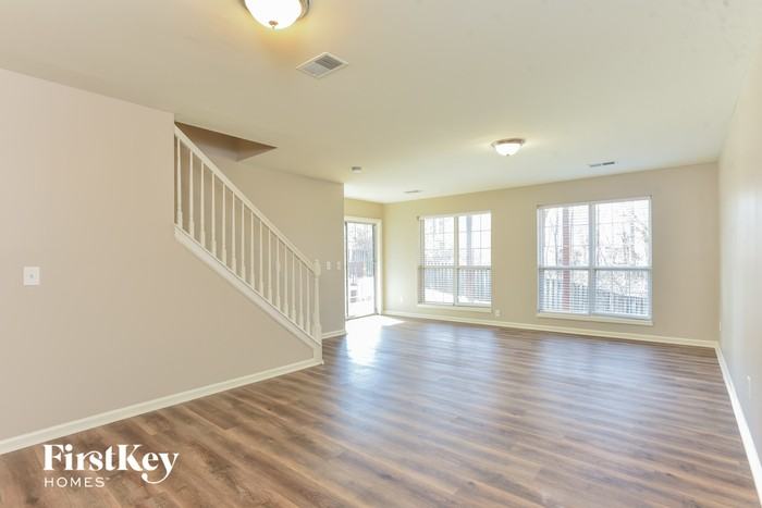 3201 Glentree Ct - Photo 3 of 15