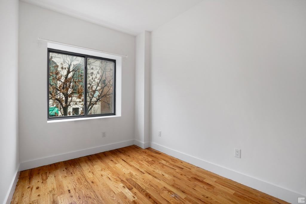 476 Gates Ave #2F - Photo 2 of 10