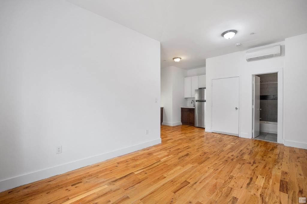 476 Gates Ave #2F - Photo 3 of 10