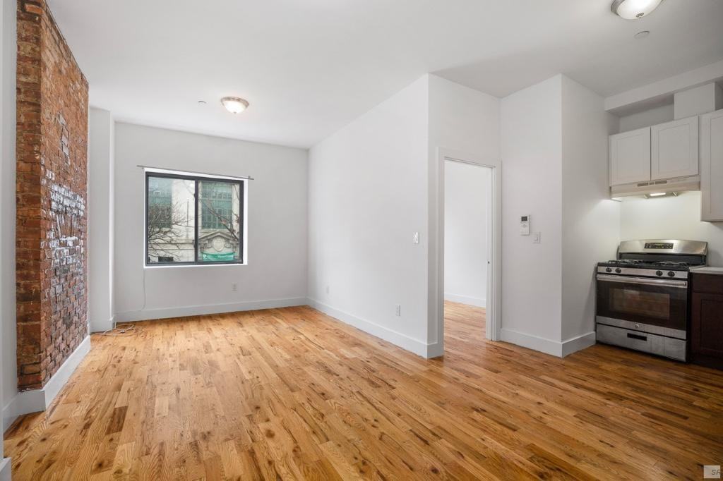 476 Gates Ave #2F - Photo 4 of 10