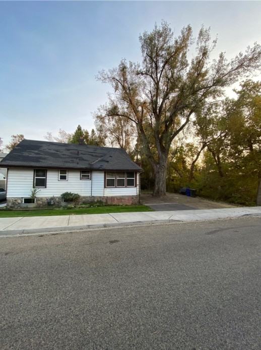 1235 32nd Street - Photo 2 of 7