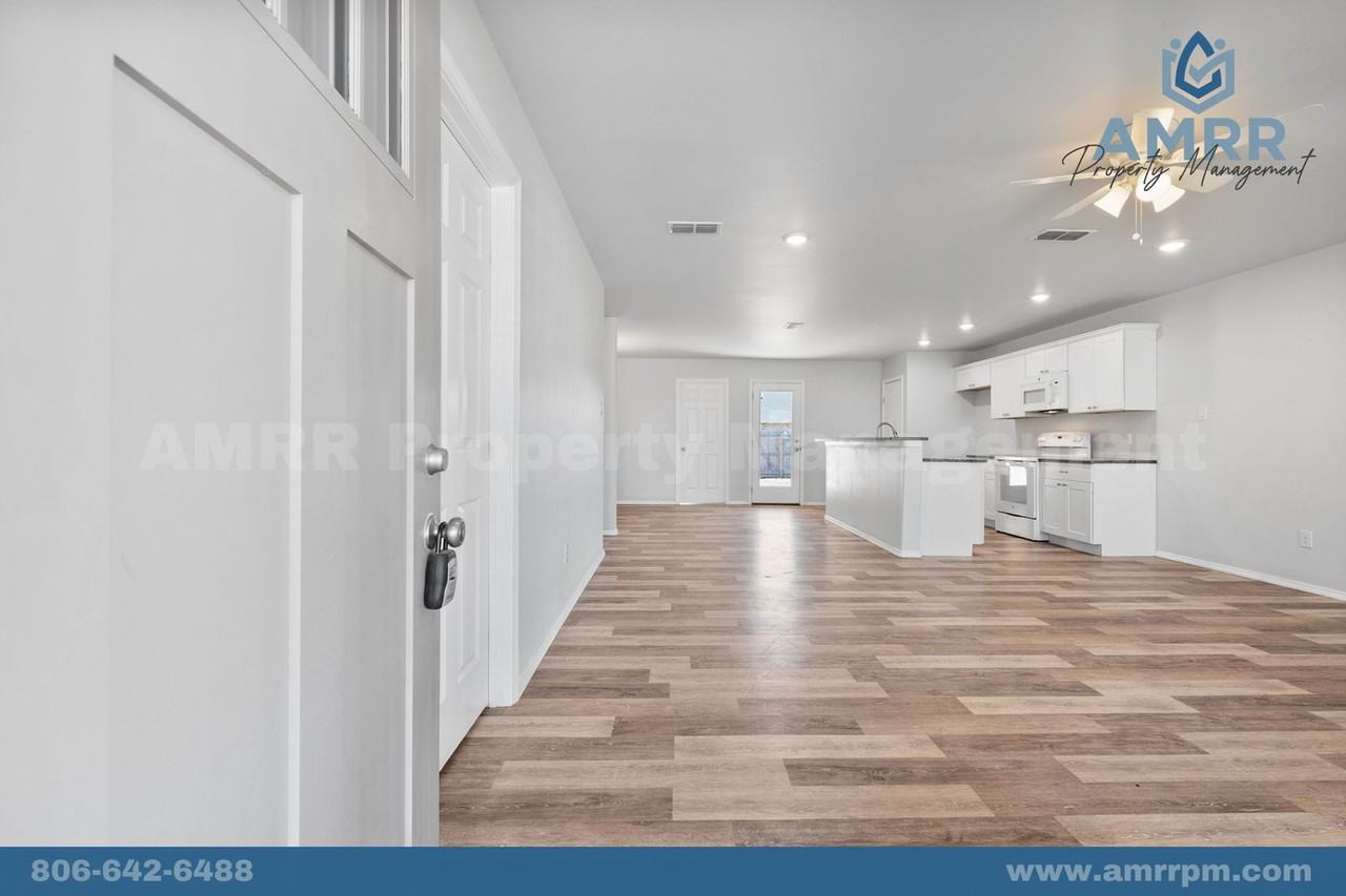 8419 10th Pl - Photo 3 of 28