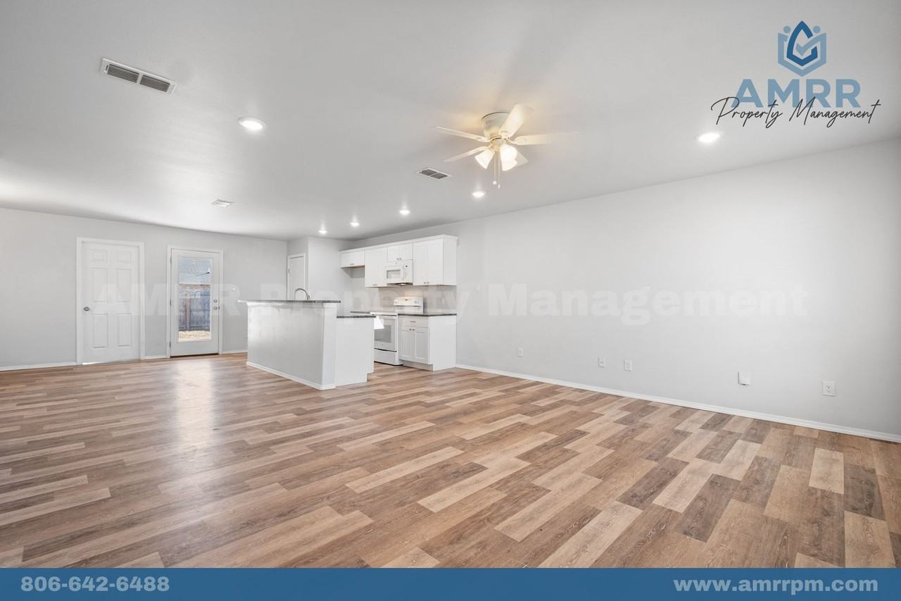 8419 10th Pl - Photo 4 of 28