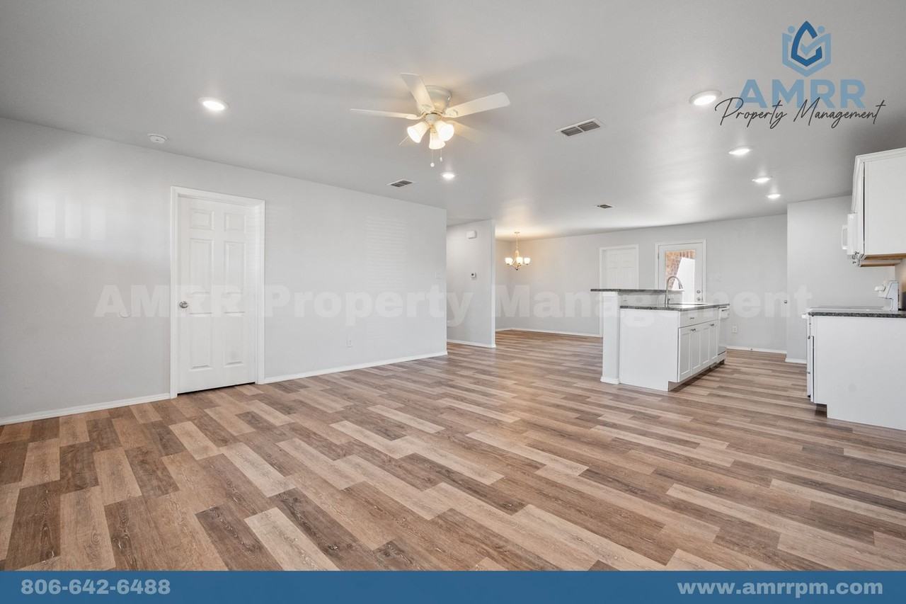 8419 10th Pl - Photo 5 of 28