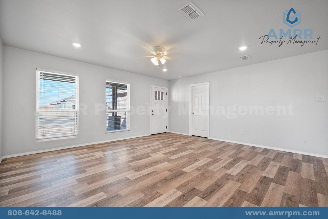 8419 10th Pl - Photo 6 of 28