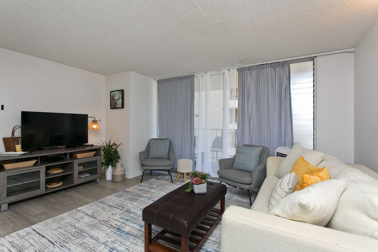 440 Lewers St #1001 - Photo 2 of 12
