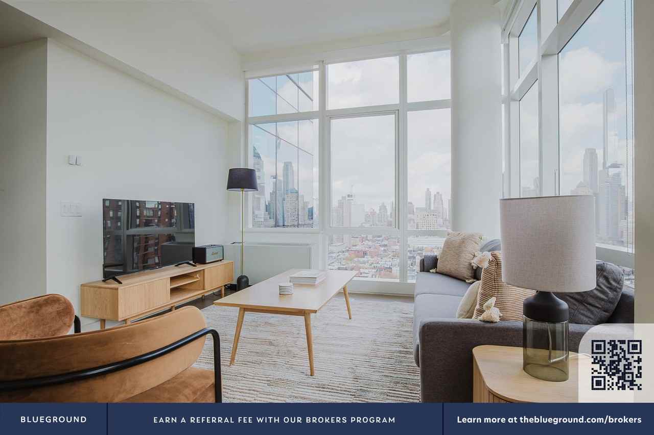 450 West 42nd Street - Photo 4 of 35