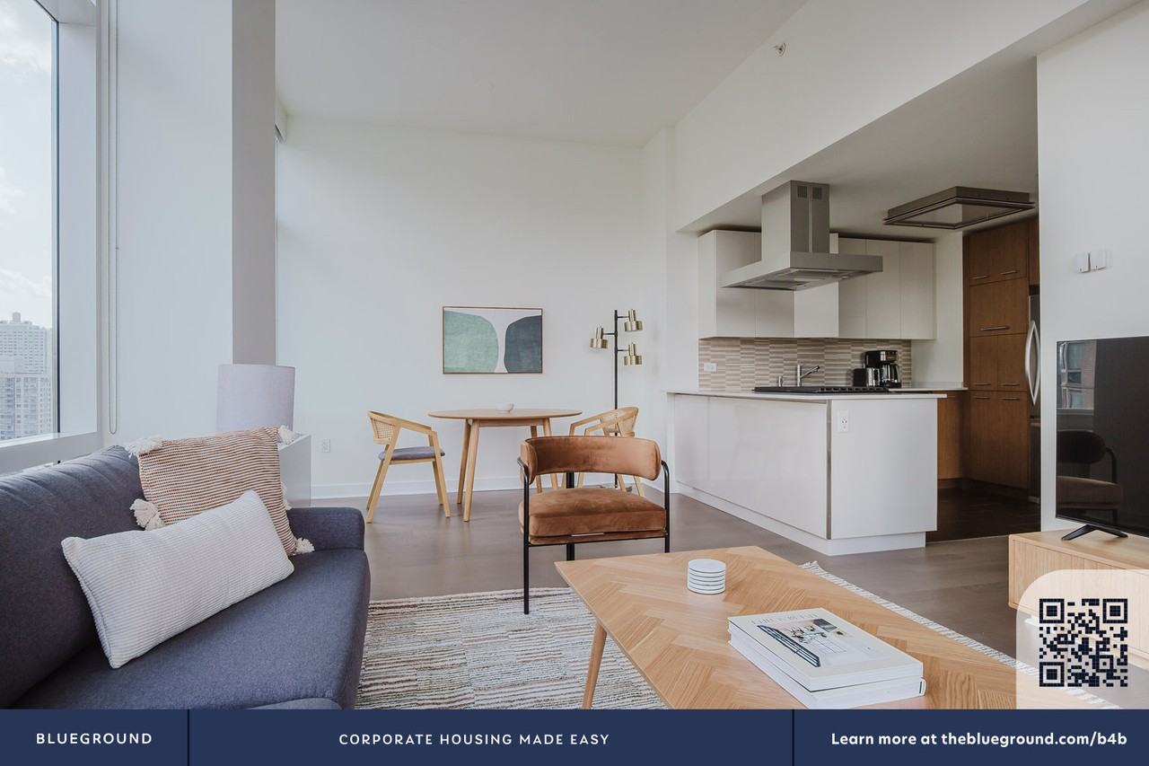 450 West 42nd Street - Photo 5 of 35