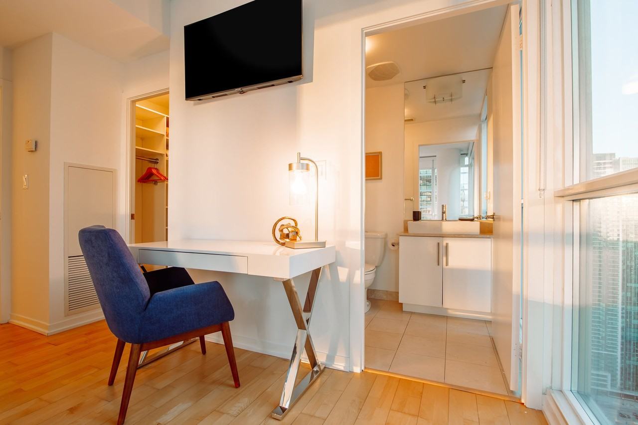 55 Bremner Blvd #1030095P - Photo 6 of 12