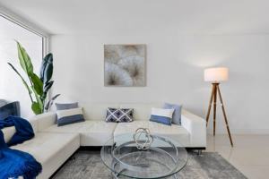 featured image of 1717 N Bayshore Dr