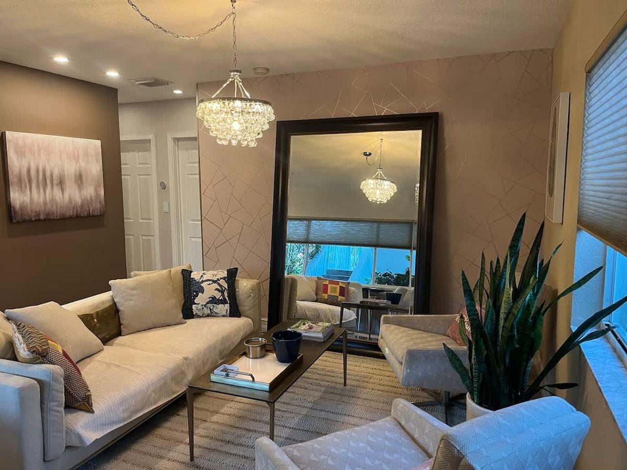 1423 Holly Heights Drive - Photo 2 of 21