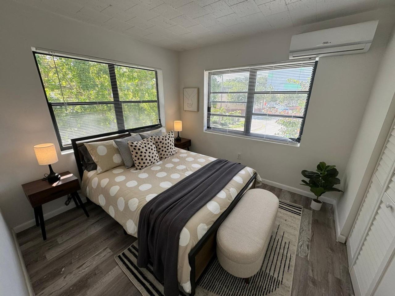 2635 Southwest 24th Avenue - Photo 3 of 10