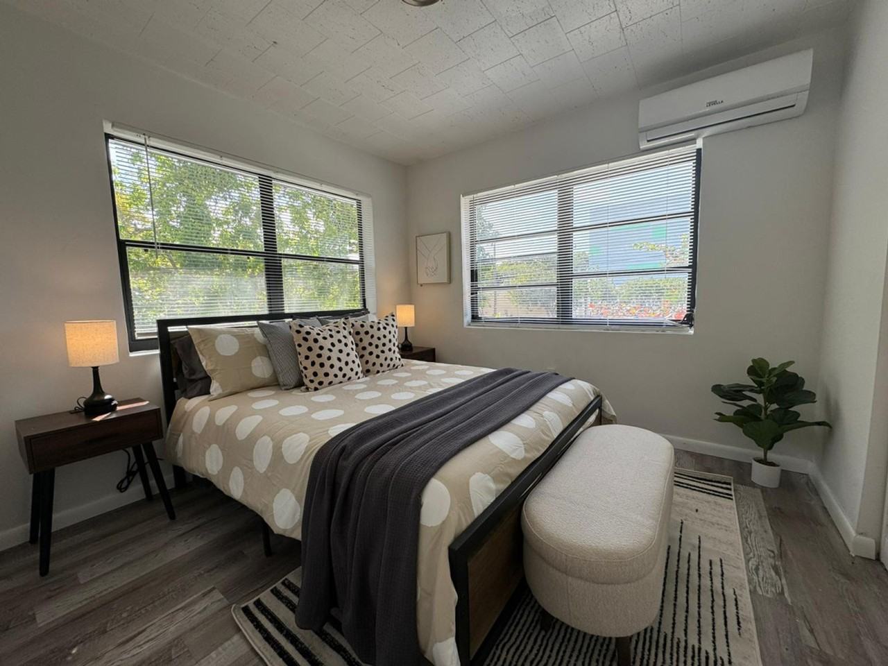 2635 Southwest 24th Avenue - Photo 4 of 10