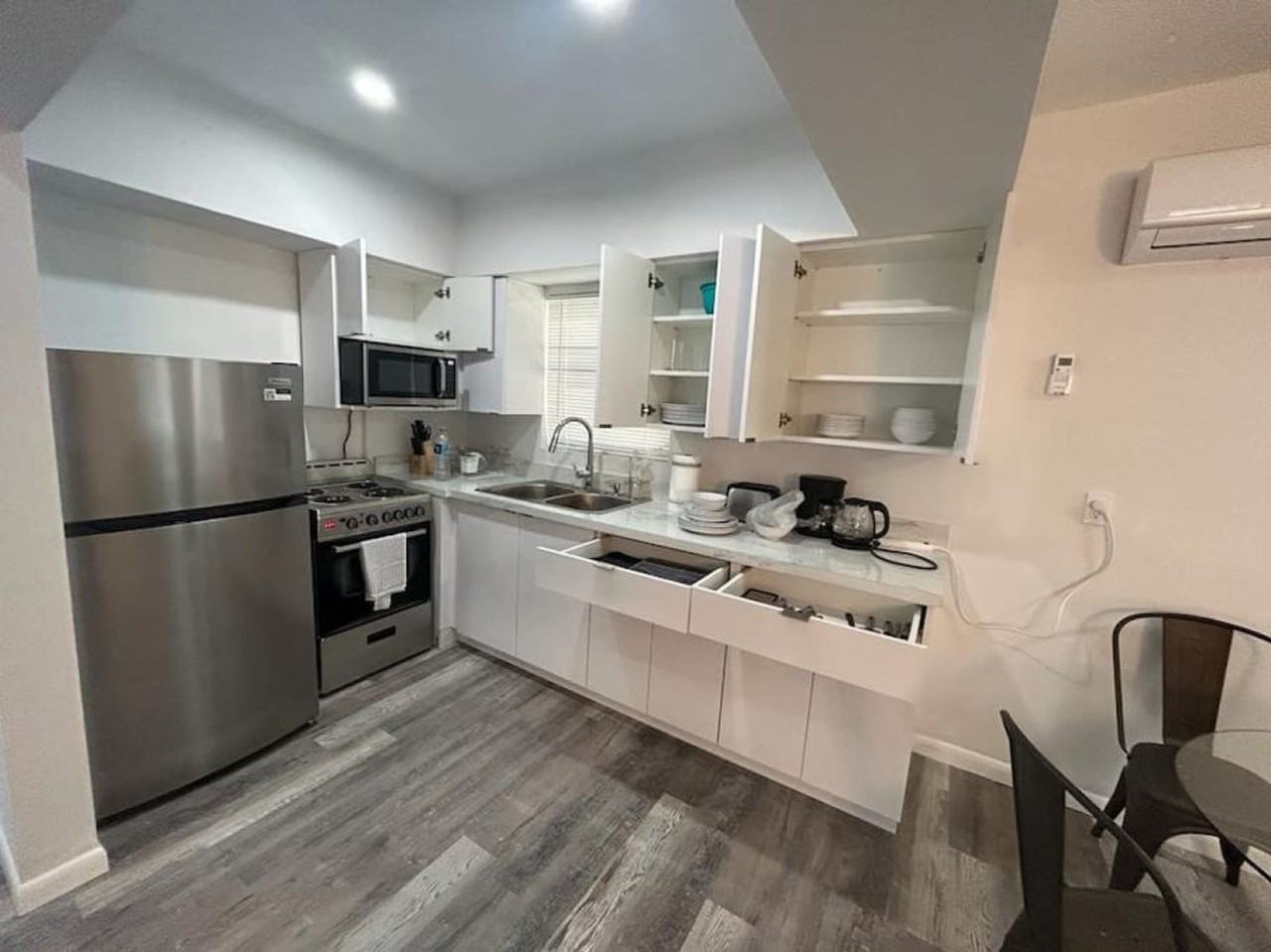 2635 Southwest 24th Avenue - Photo 7 of 10