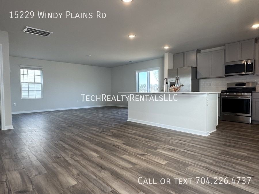 15229 Windy Plains Rd - Photo 3 of 25