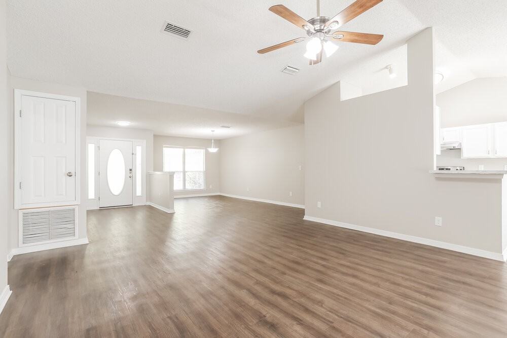 1399 Guardian Dr - Photo 4 of 16