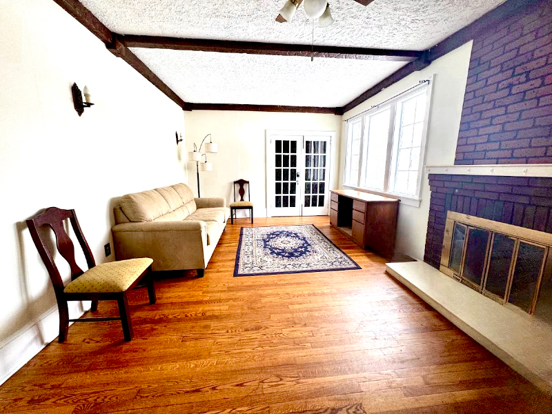 1209 Windsor Ave - Photo 4 of 22