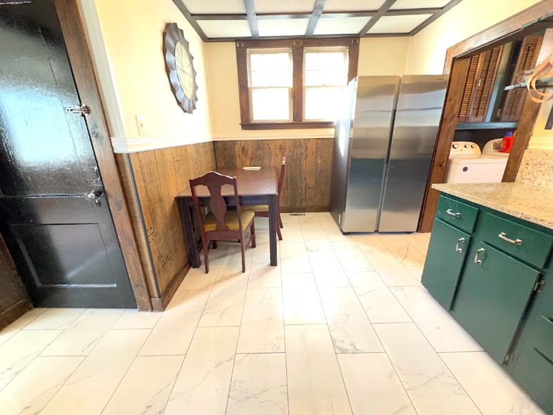 1209 Windsor Ave - Photo 6 of 22