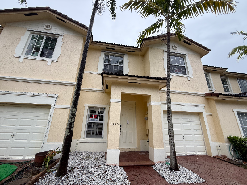 2415 Northeast 42nd Avenue - Photo 3 of 20