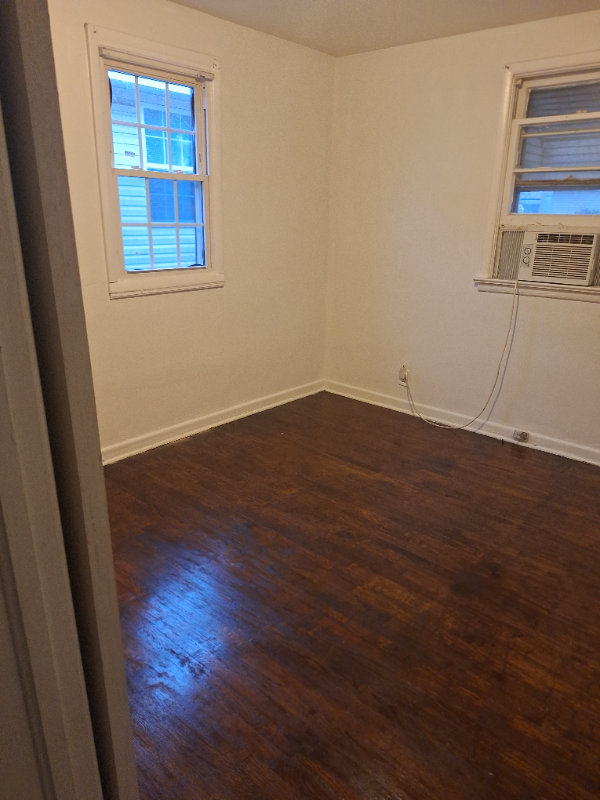 2315 Bolton St - Photo 4 of 9