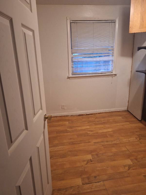 2315 Bolton St - Photo 5 of 9