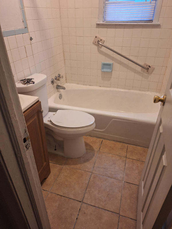 2315 Bolton St - Photo 6 of 9