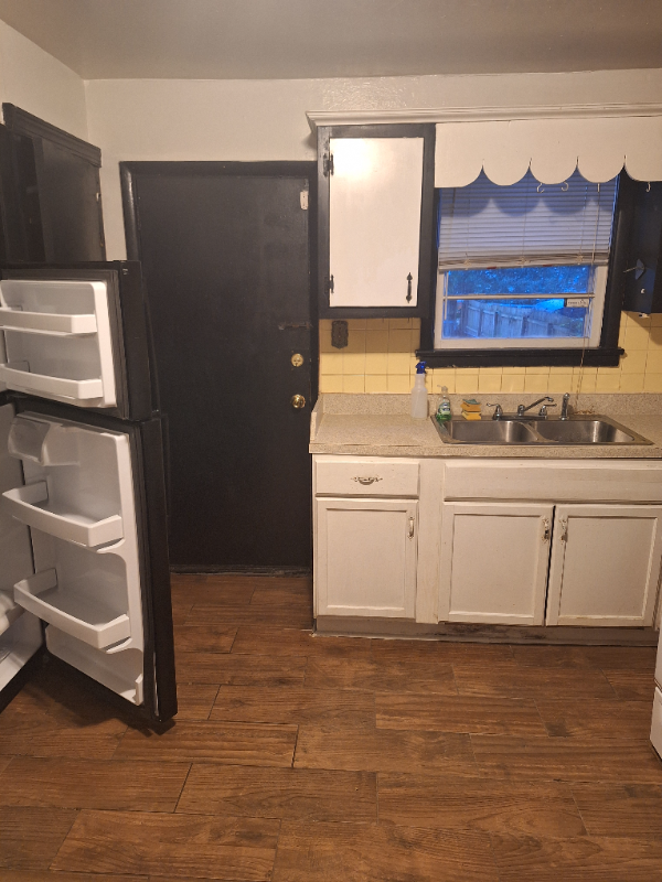 2315 Bolton St - Photo 7 of 9