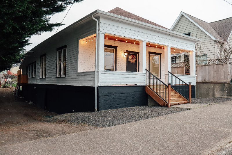 1017 Commercial St - Photo 2 of 18