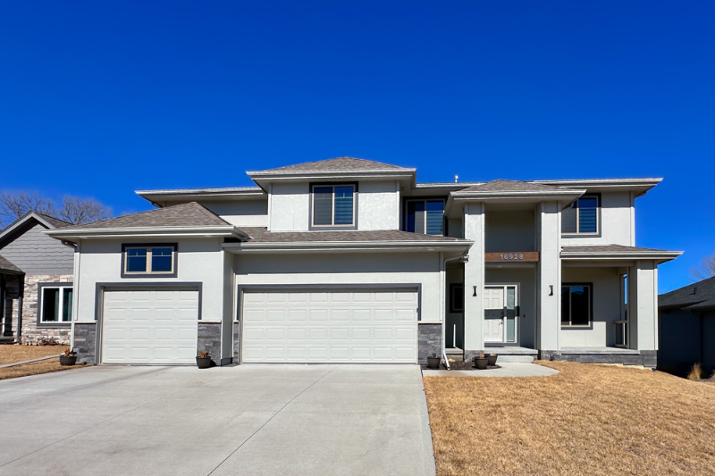 16928 Potter St - Photo 2 of 46