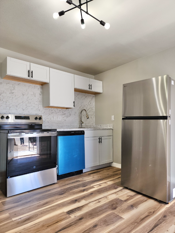 1001 E 2nd St - Photo 2 of 8