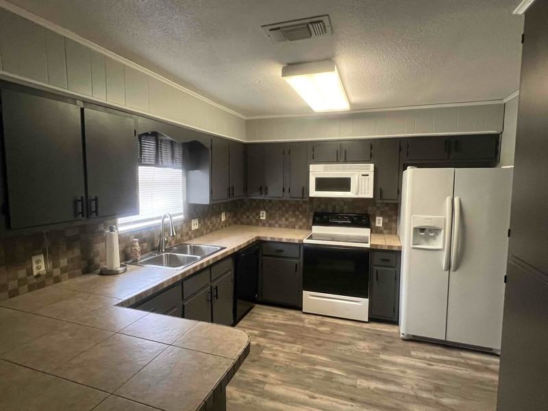 1318 Sherry Ln - Photo 3 of 14