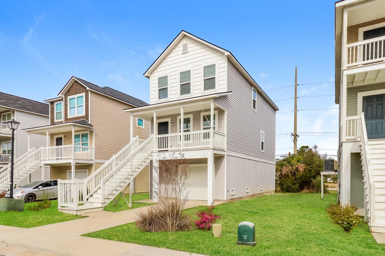 10 10 Bay Breeze Ln - Photo 2 of 22