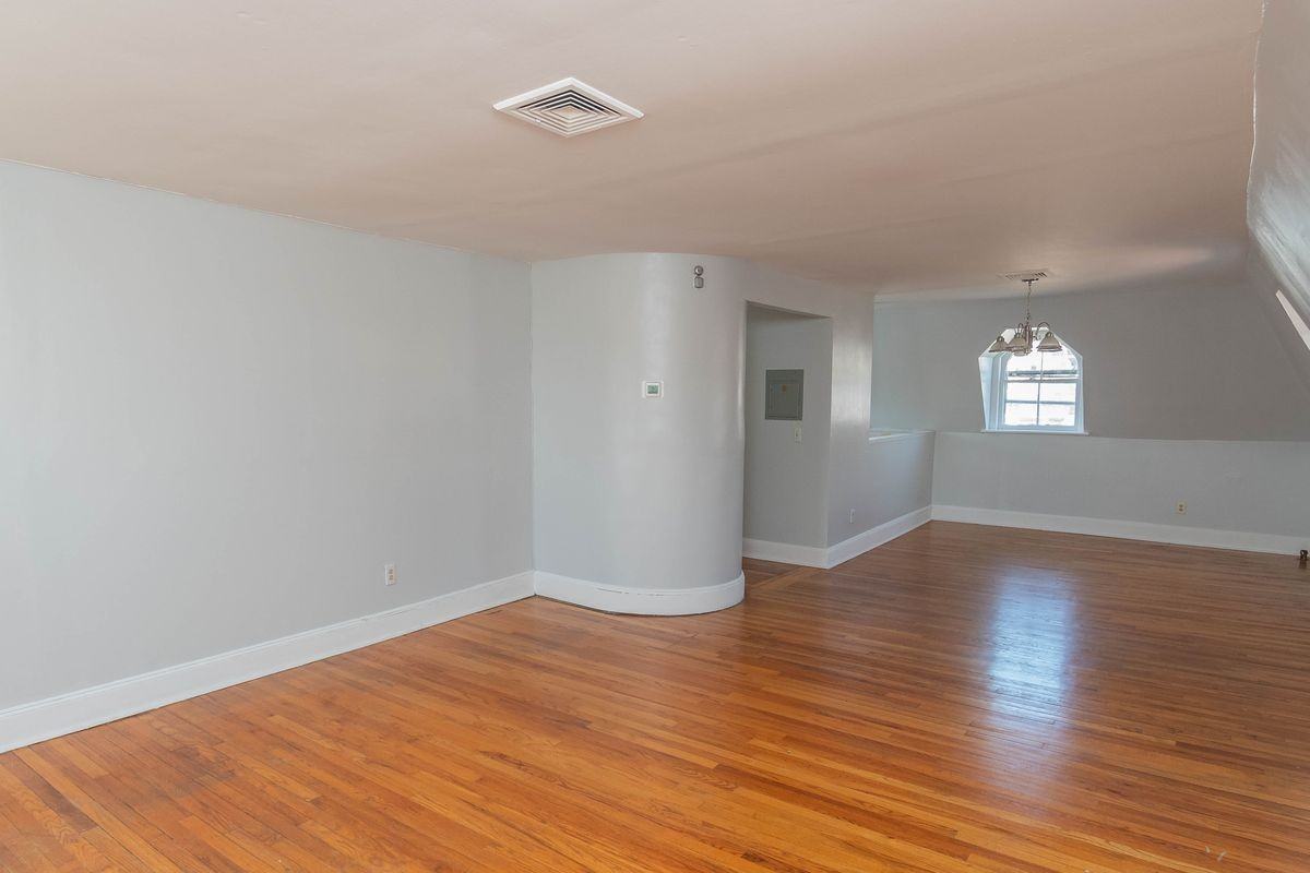 266 Grand St - Photo 2 of 4