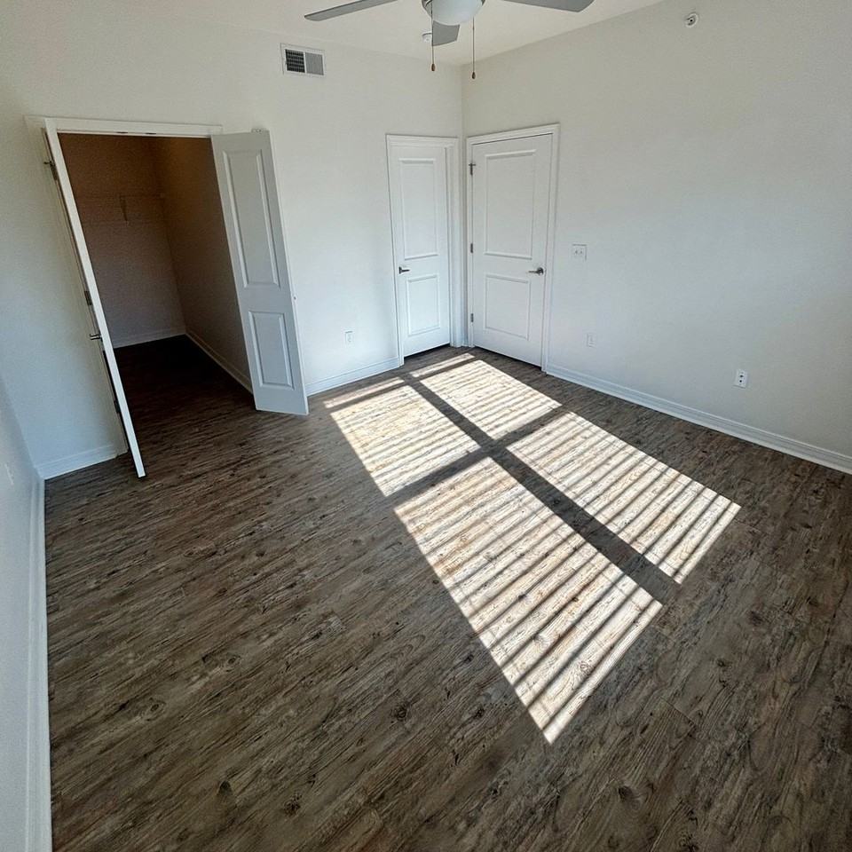 Renaissance Pointe - Photo 4 of 13