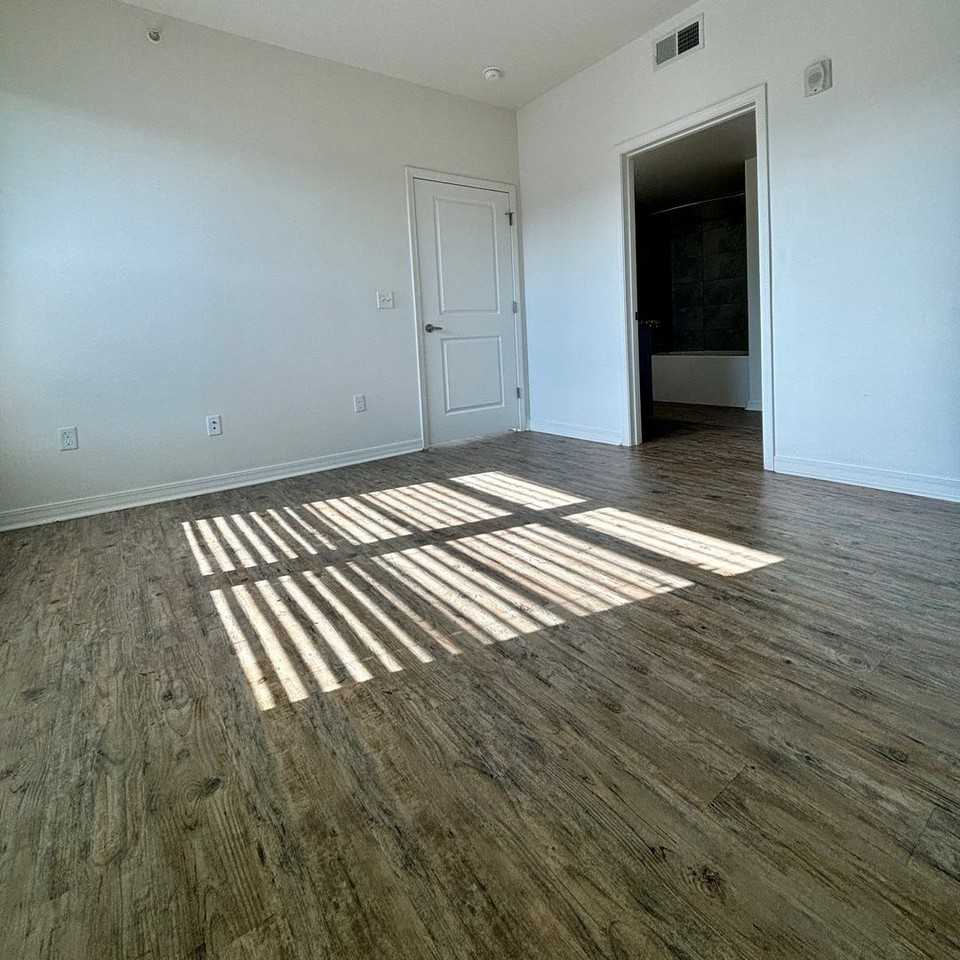 Renaissance Pointe - Photo 7 of 13