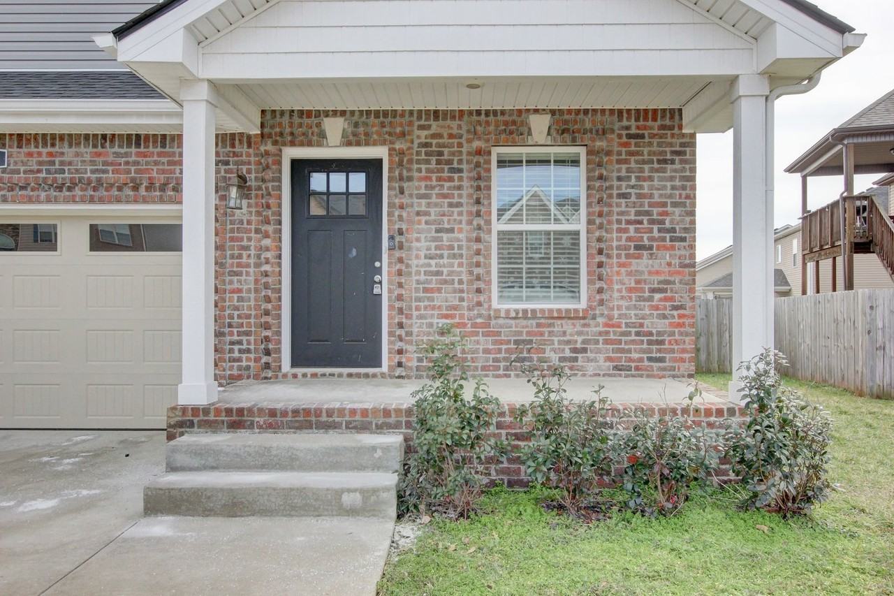 702 Ellie Nat Dr - Photo 4 of 50