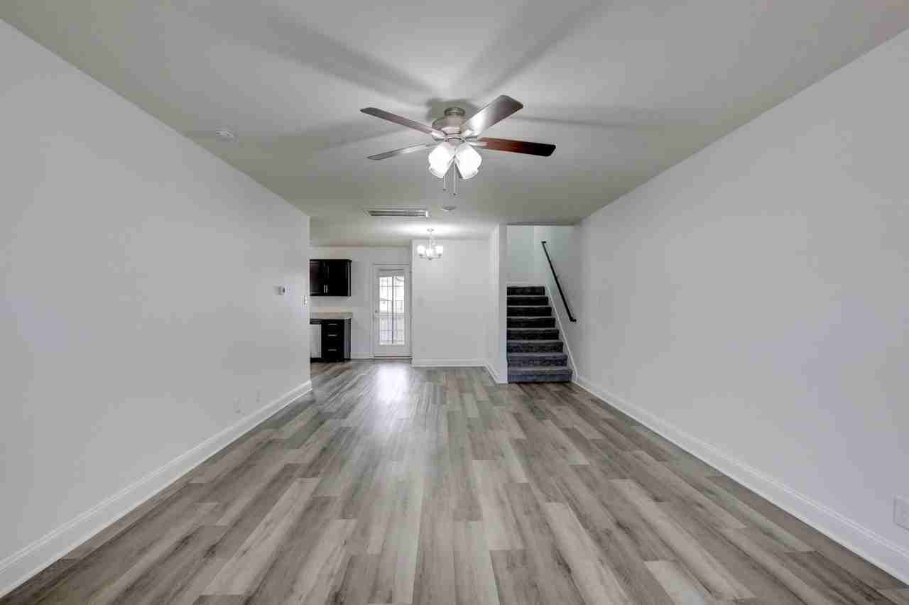 702 Ellie Nat Dr - Photo 6 of 50