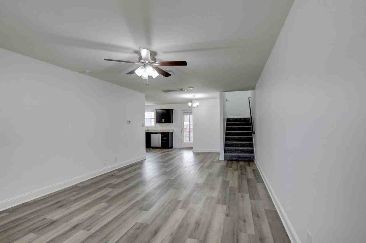 702 Ellie Nat Dr - Photo 7 of 50