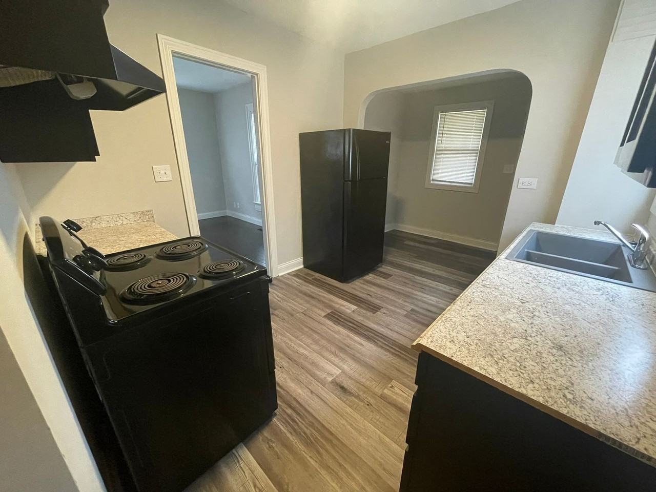 107 Livingston Ave - Photo 5 of 14