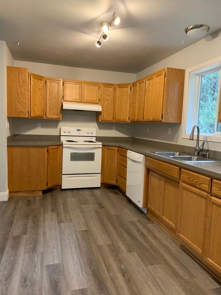 535 Lower Rio Vista St - Photo 2 of 8