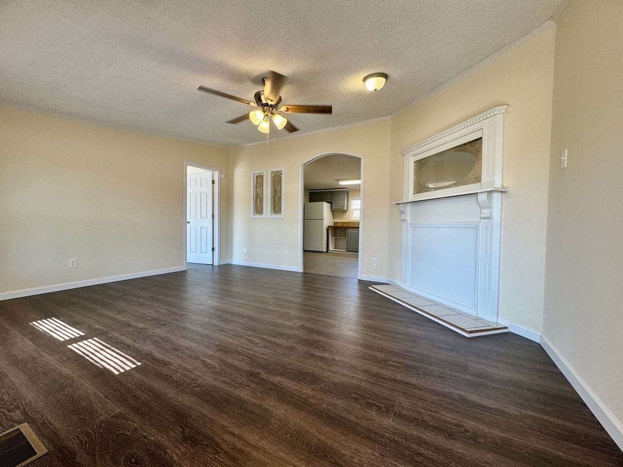 37 Jefferson Ln - Photo 2 of 15