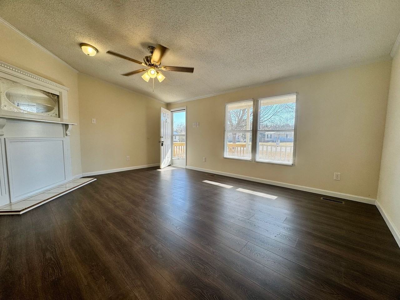 37 Jefferson Ln - Photo 3 of 15