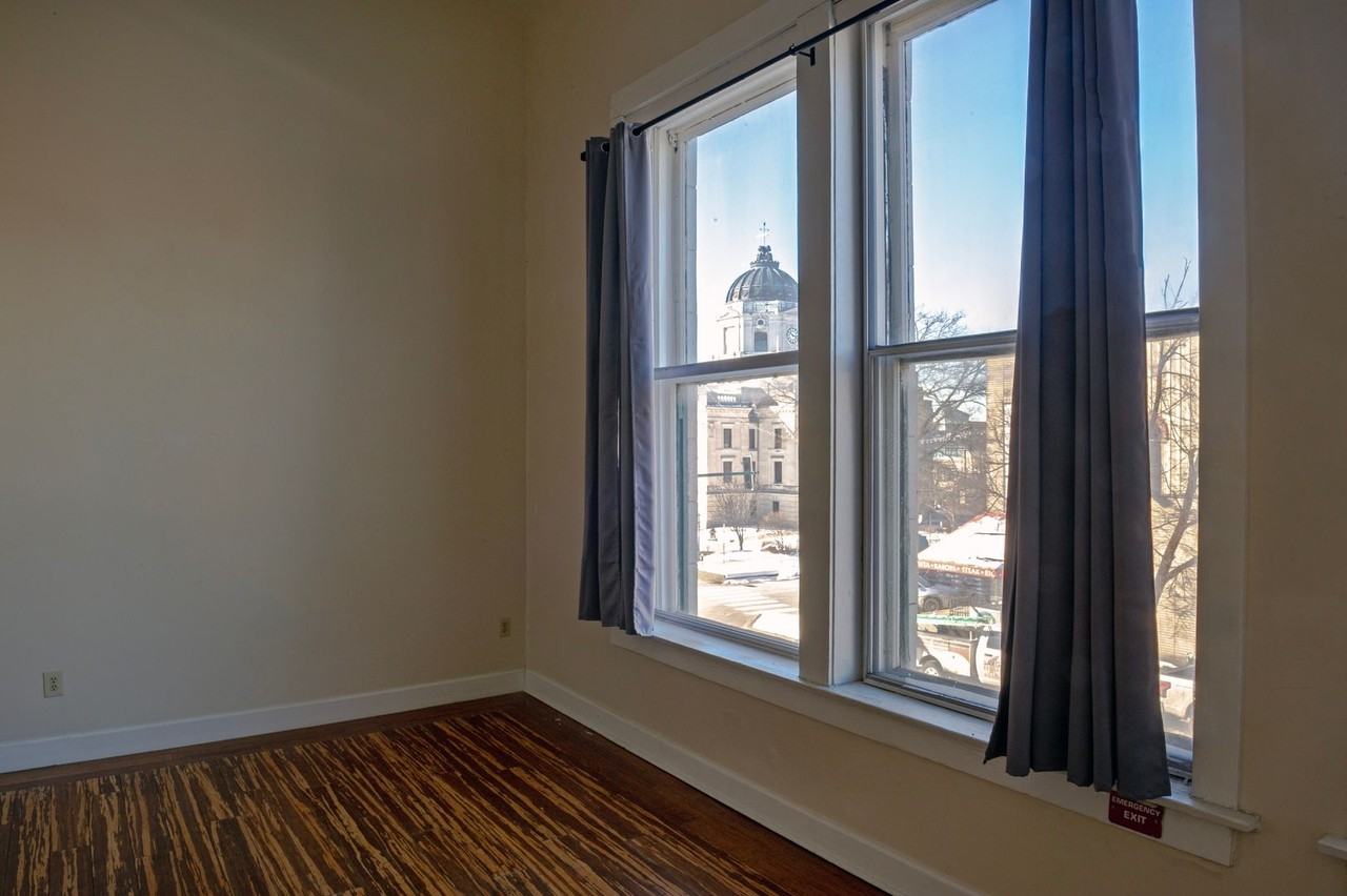 204 N Walnut St - Photo 2 of 33