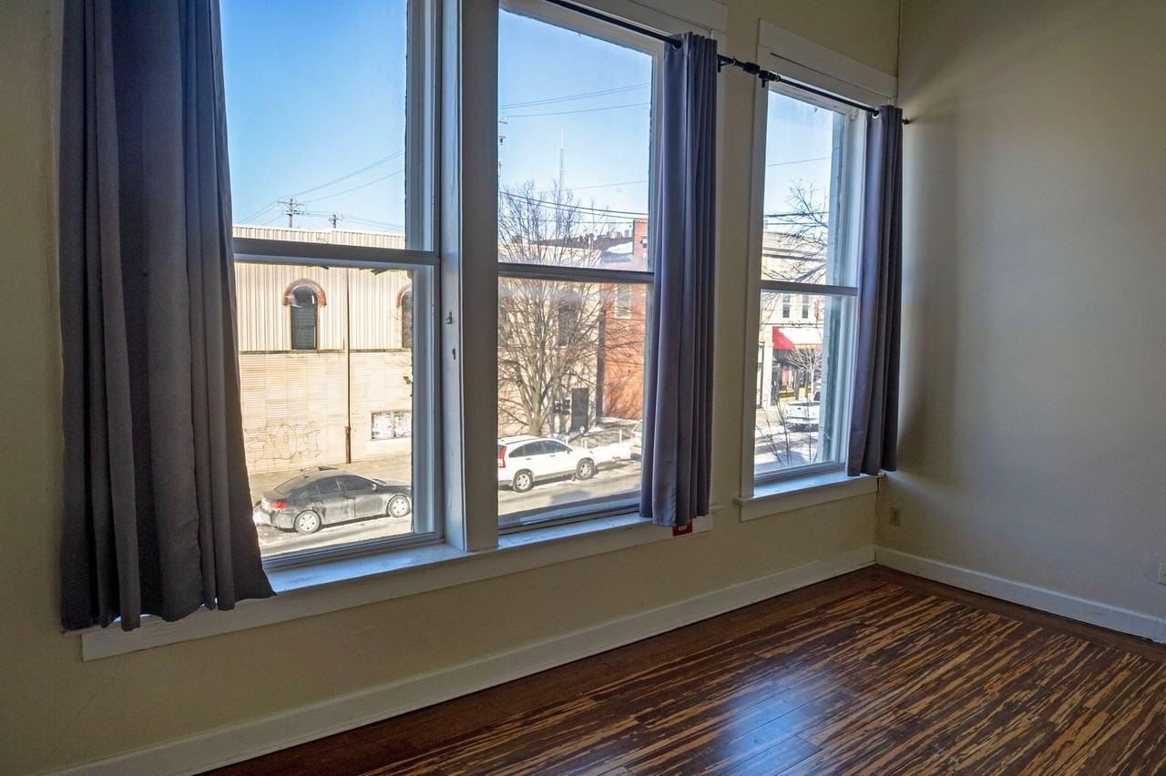 204 N Walnut St - Photo 4 of 33