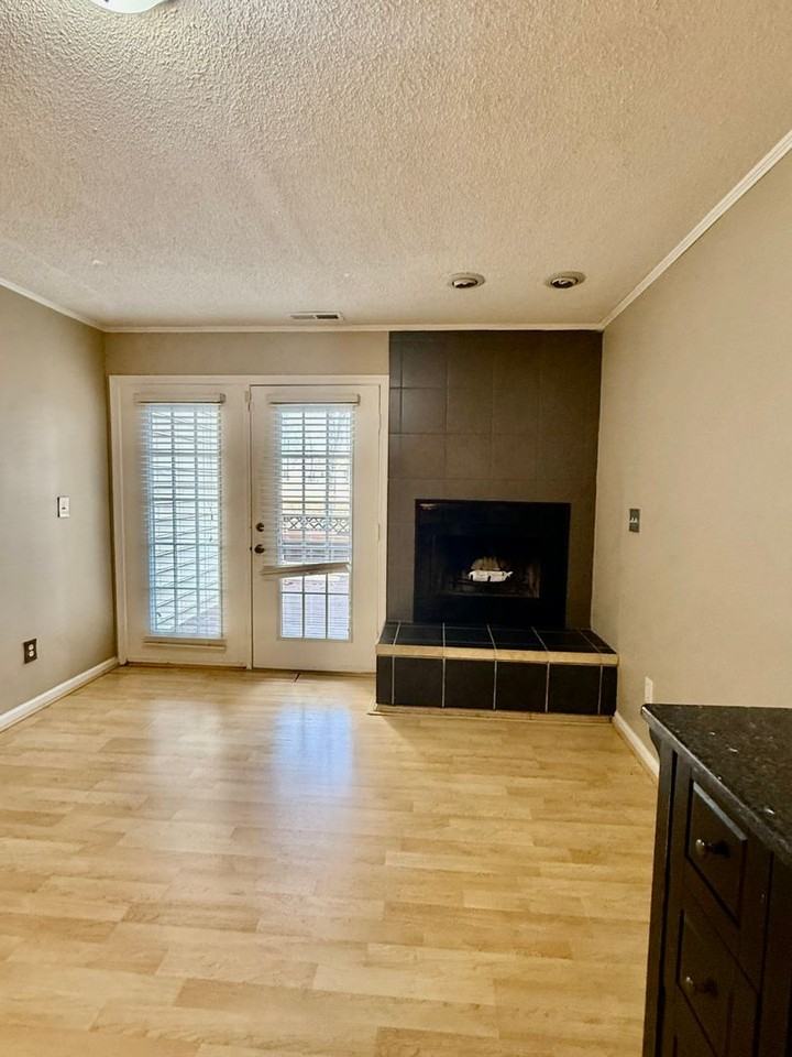 1021 Saint Andrews Way - Photo 5 of 20